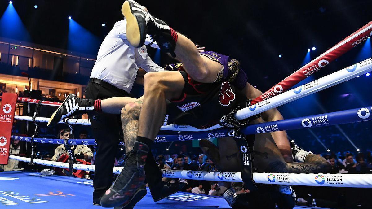 Saudi Arabia Fight Ends in Premature Split-Decision Draw After Both Boxers Fall Out of Ring