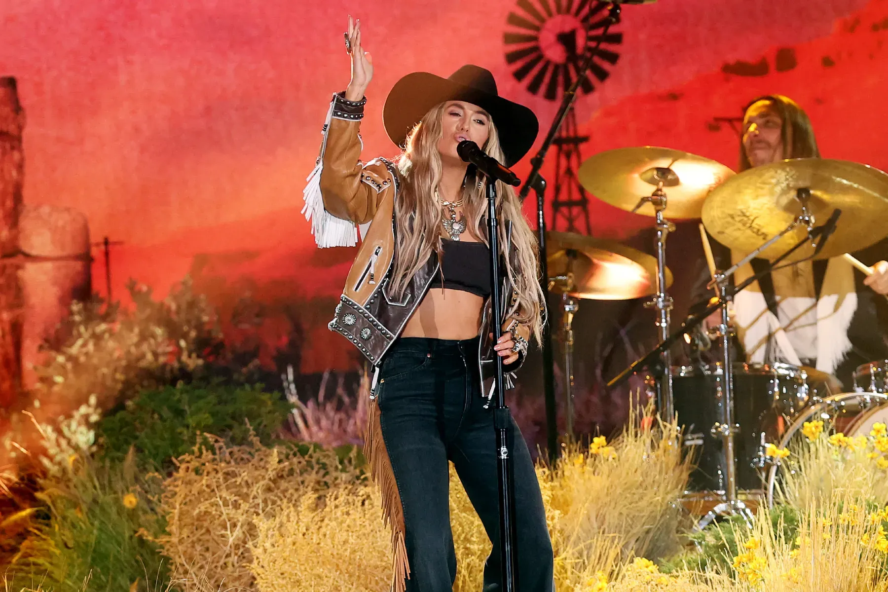 Lainey Wilson Shares Behind-the-Scenes Insights from the ‘Country’s Cool Again’ Tour