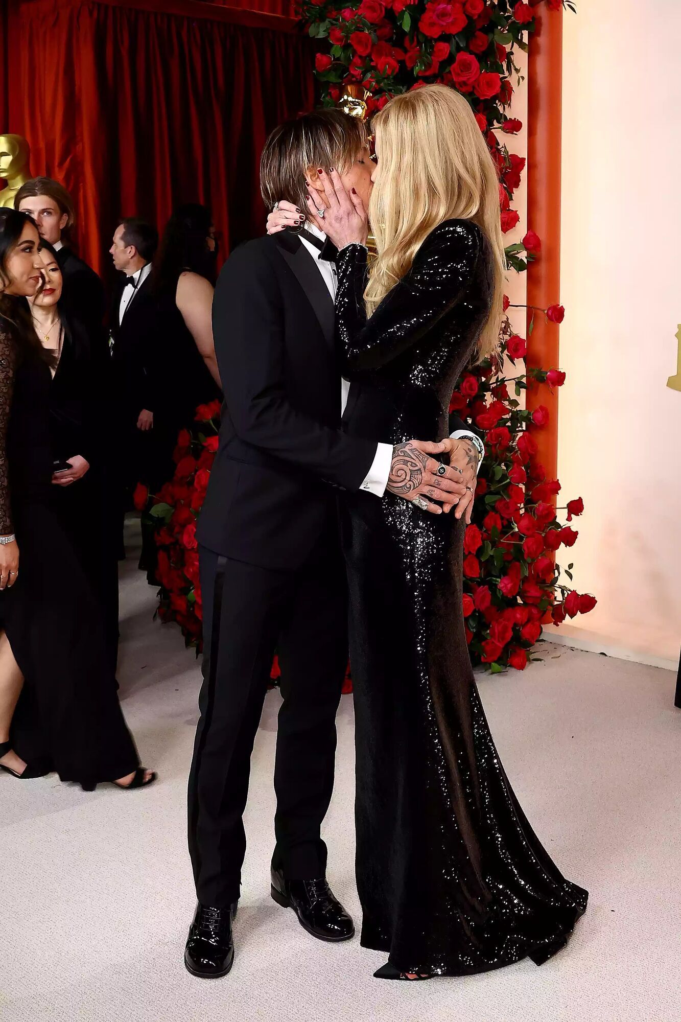 Keith Urban and Nicole Kidman kiss at the 2023 Academy Awards in L.A.