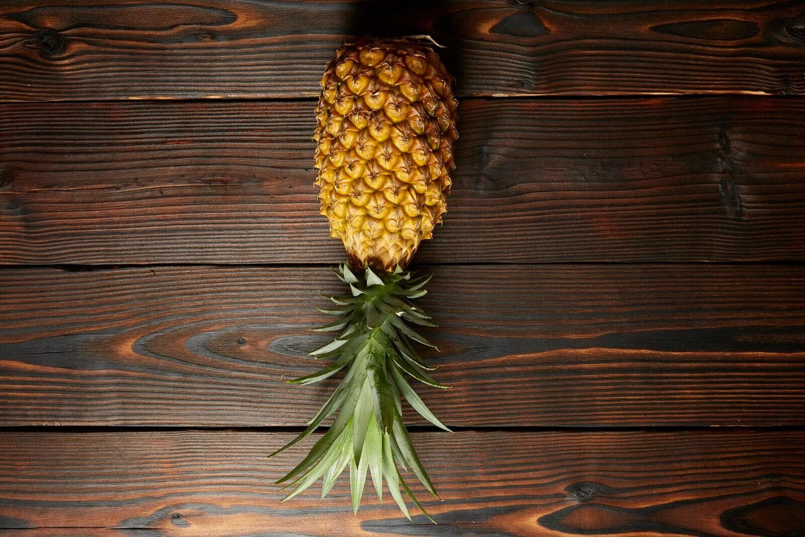 Explaining the Symbolism of Pineapple: Incredible Taste and Luxury 