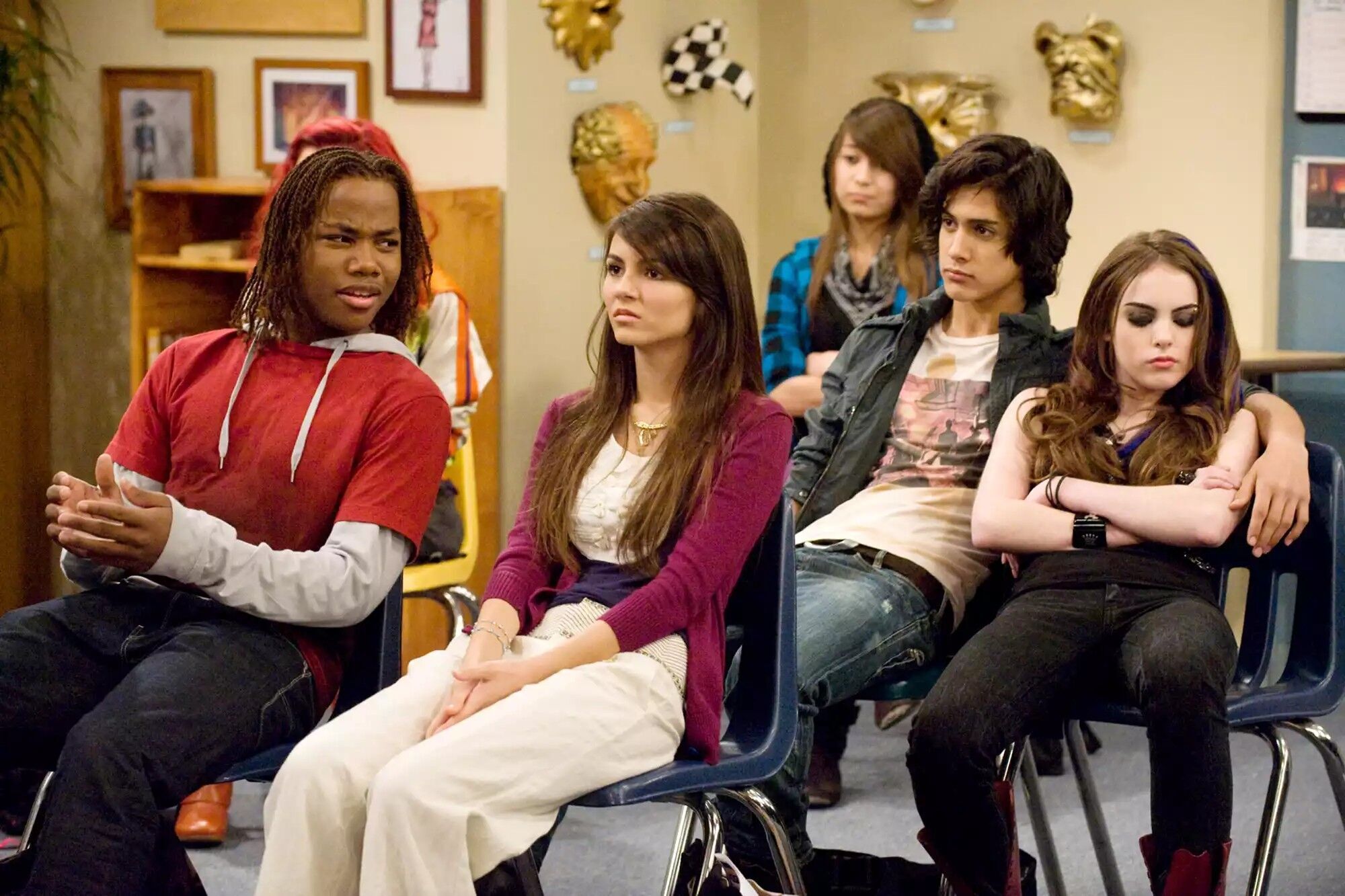 Leon Thomas, Victoria Justice, Avan Jogia, and Elizabeth Gillies in 'Victorious'.