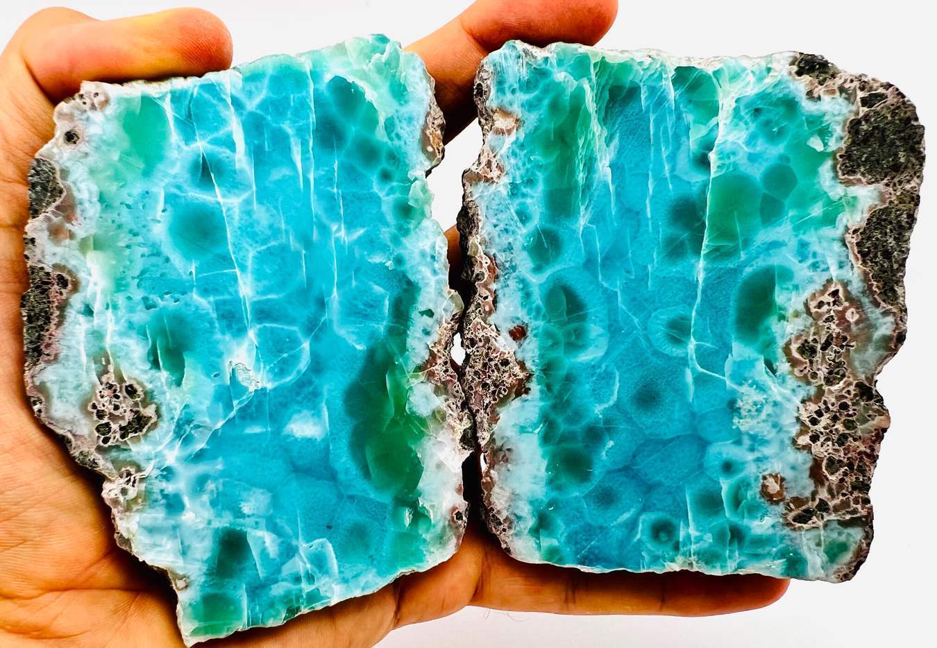 11 Spiritual Meanings of Larimar Stone