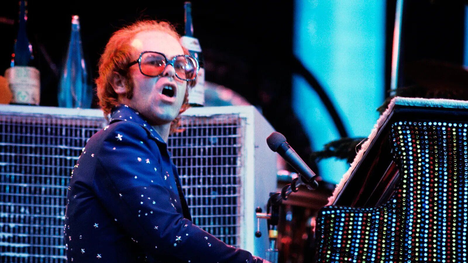 Elton John, 1976