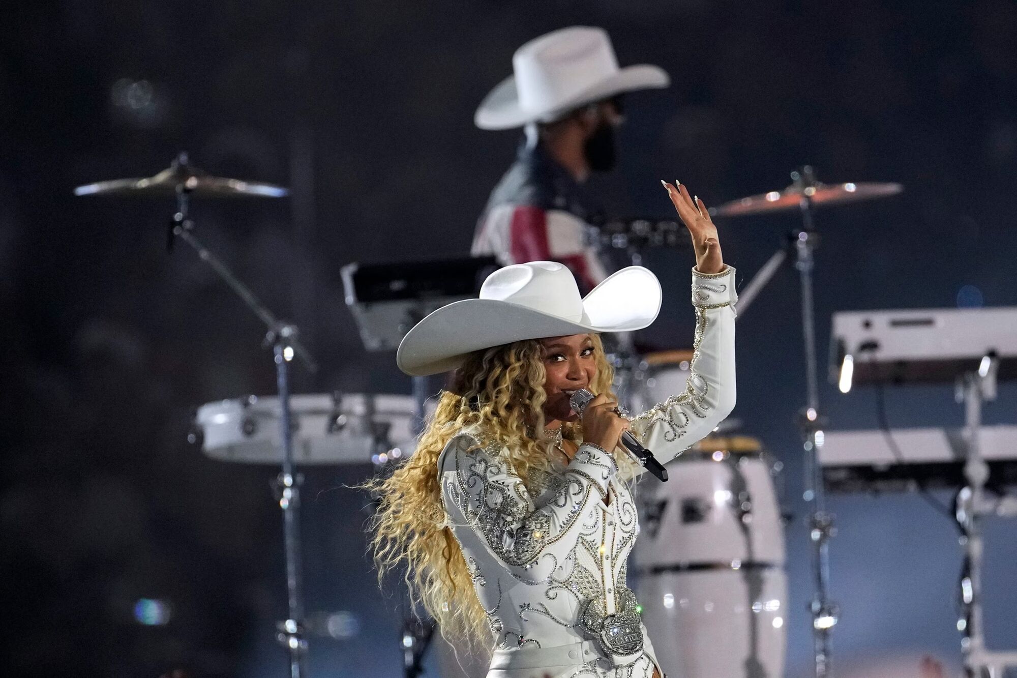 Beyoncé Performs ‘Cowboy Carter’ at NFL Christmas Halftime Show with Blue Ivy and Surprise Guests