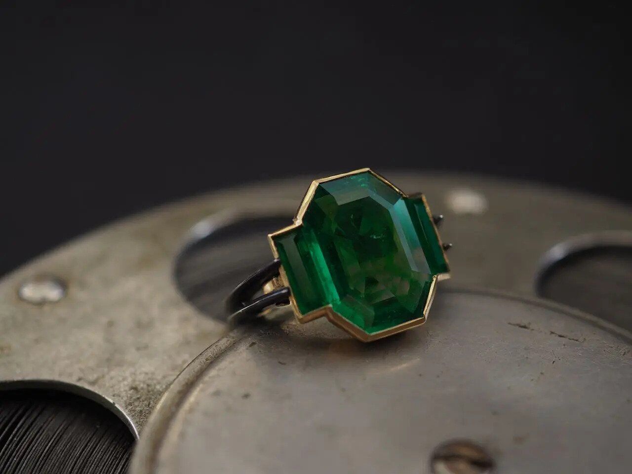 11 Spiritual Meanings of Emerald