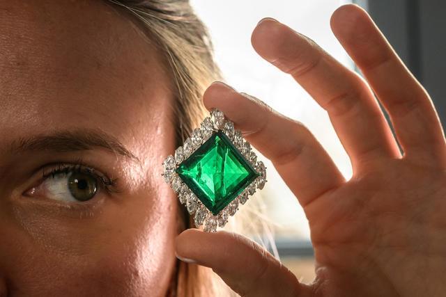 11 Spiritual Meanings of Emerald