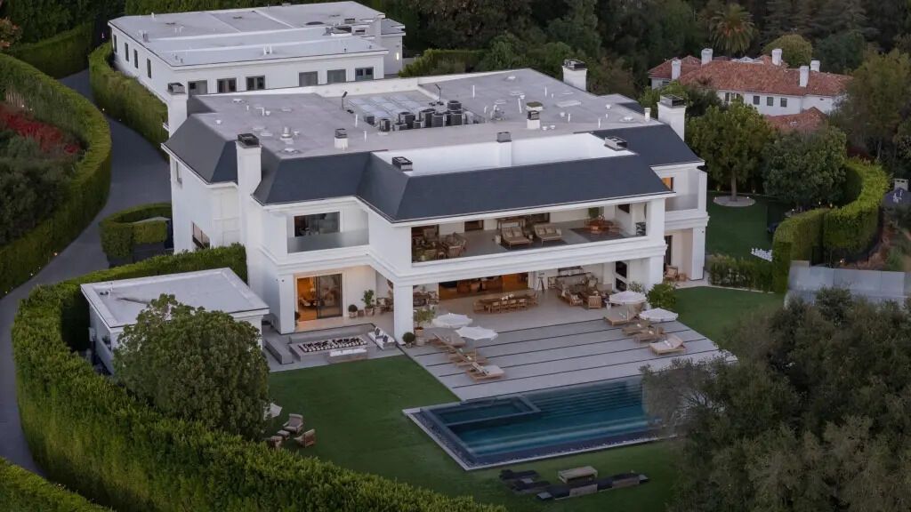 Ben Affleck Purchases New LA Mansion Amid Divorce Rumors with Jennifer Lopez