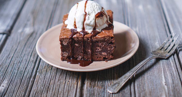 Microwave brownie with ice cream