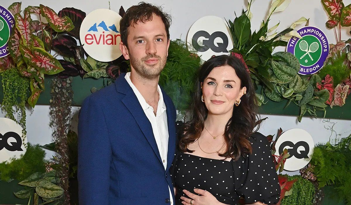 Comedian Aisling Bea Welcomes First Baby, Sharing Hilarious 'One Star' Pregnancy Review