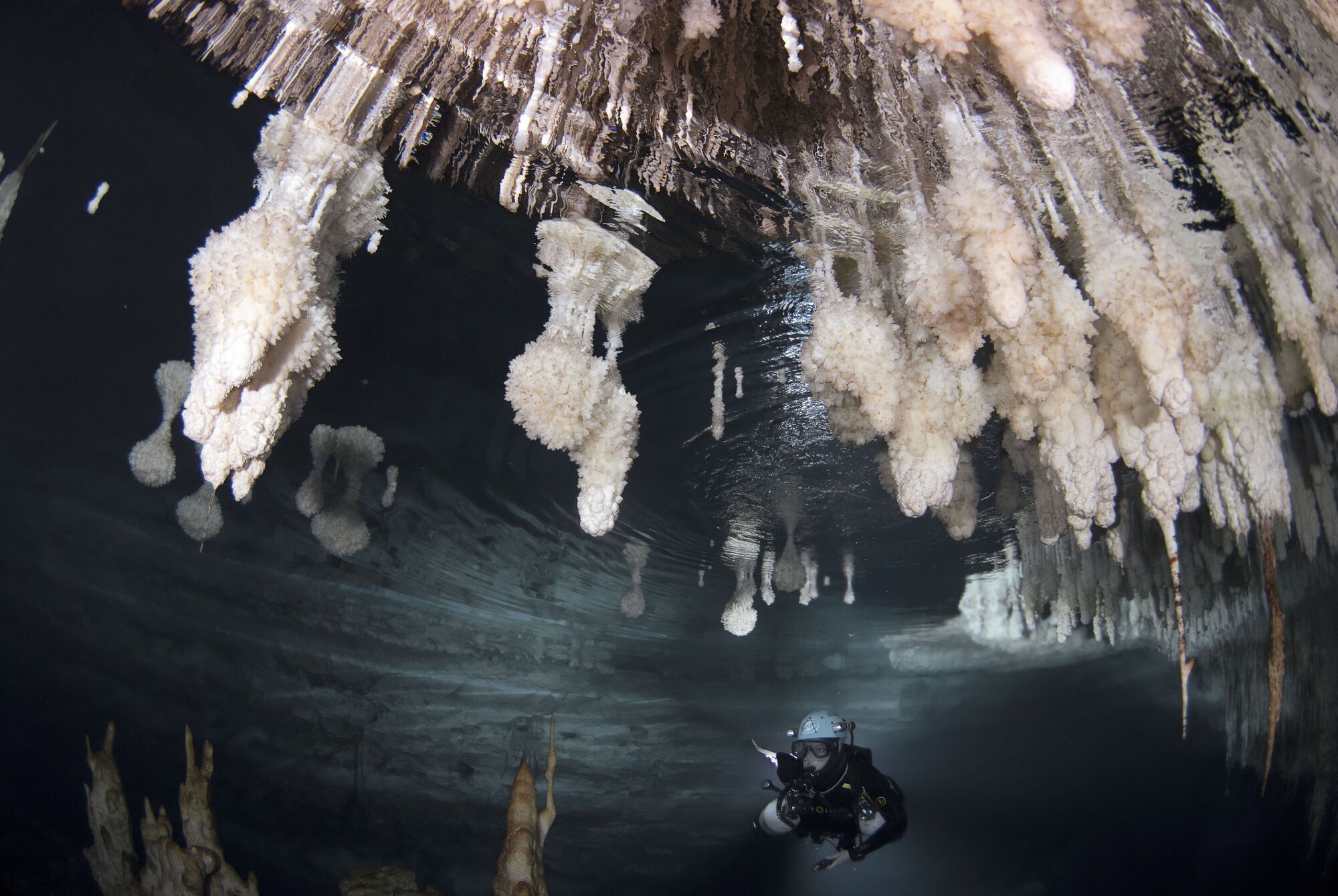 Phreatic overgrowths on speleothems