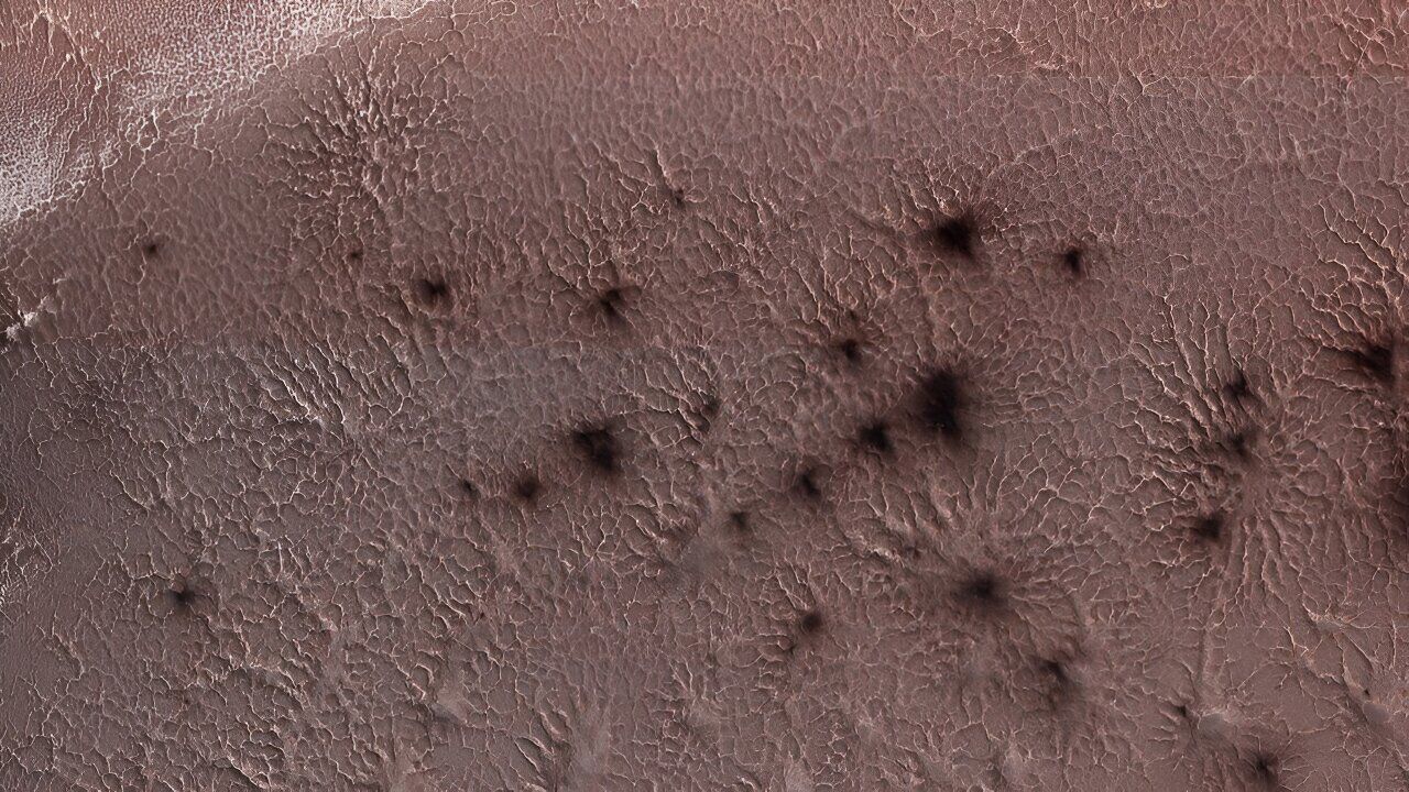 NASA Scientists Simulate Mars's Spider-Shaped Geological Forms in Laboratory