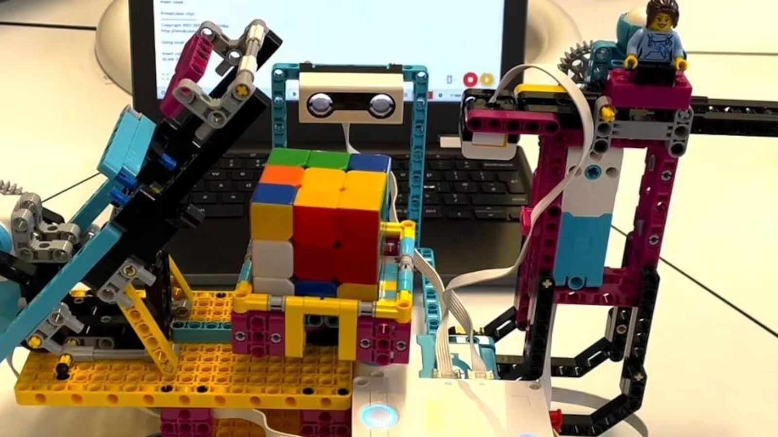 The robot can solve the Rubik's Cube.