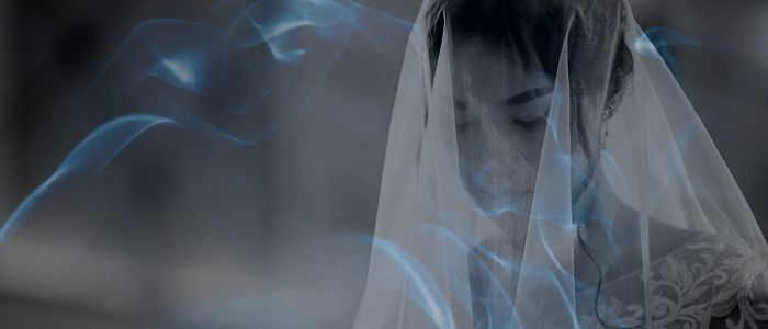 Unveiling the Symbolism of Veils in Dreams: Emotions, Honesty, and Life Transitions