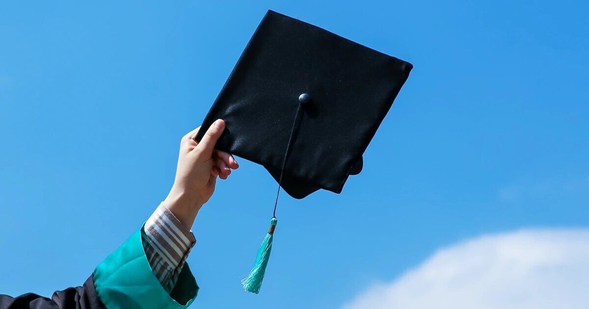 Graduation cap dream meaning