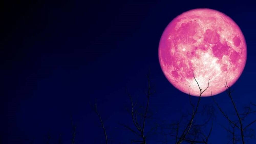 11 Spiritual Meanings of the Strawberry Moon