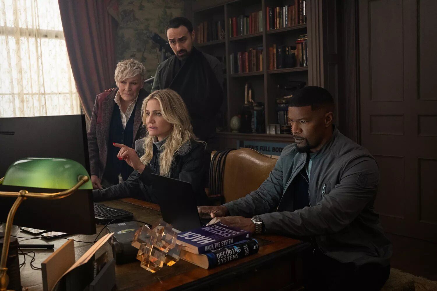 Glenn Close, Jamie Demetriou, Cameron Diaz and Jamie Foxx in 'Back in Action'