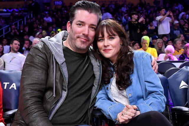 onathan Scott and Zooey Deschanel attend the Los Angeles Lakers game at the Crypto.com Arena on Jan. 02, 2025