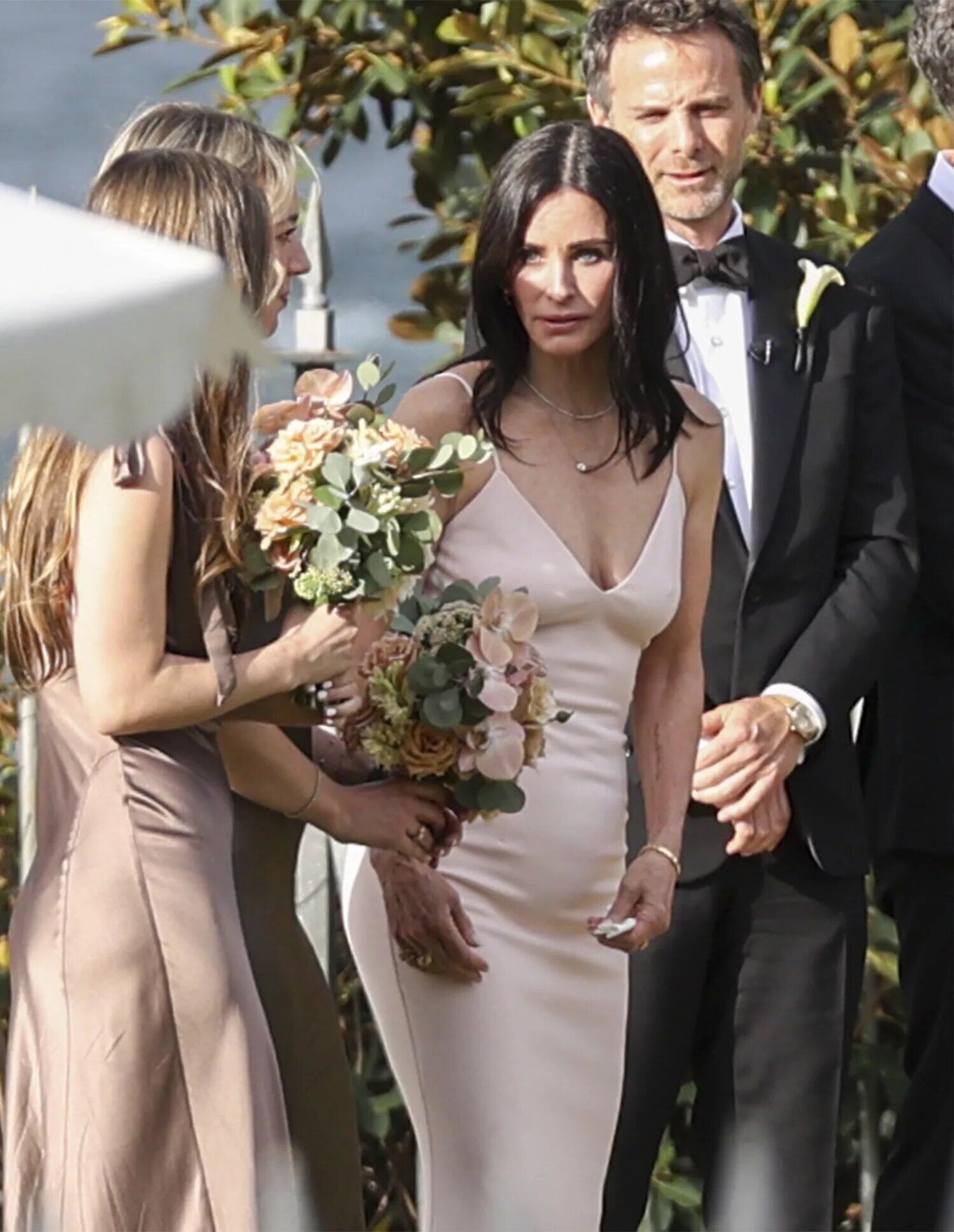 Courteney Cox looks radiant as she officiates her friend’s wedding in Sydney.