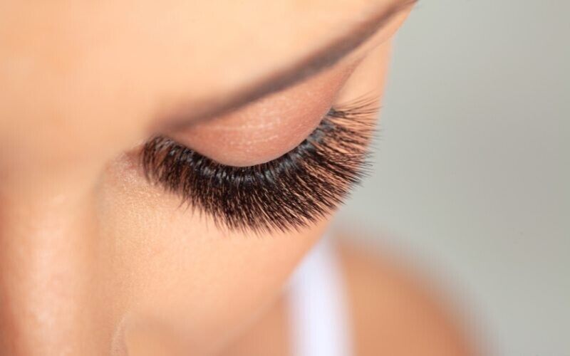 Eyelashes Falling Out: Spiritual Meaning and Interpretation