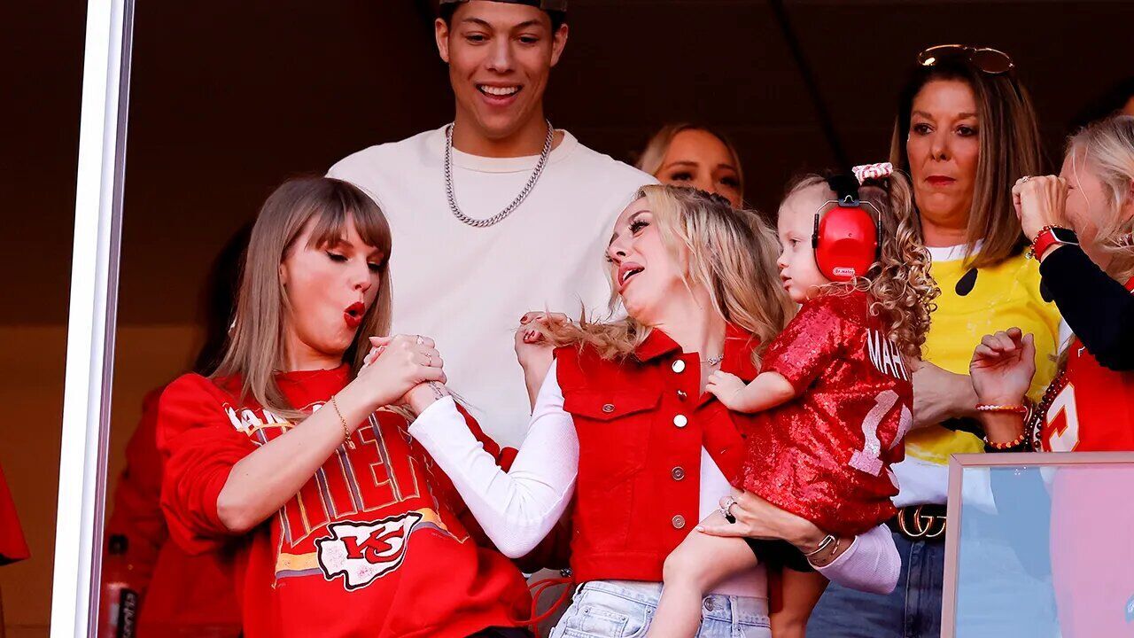 Taylor Swift and Brittany Mahomes