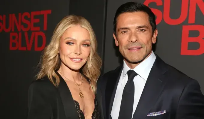 Kelly Ripa Reacts to Husband Mark Consuelos' Ex at Drive-Thru