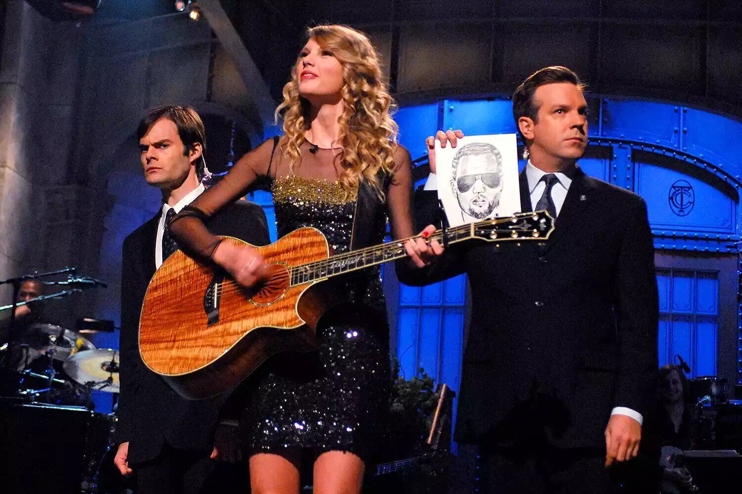 Taylor Swift takes to the stage on 'Saturday Night Live' with Bill Hader and Jason Sudeikis in 2009