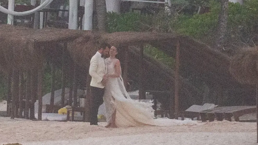 Justin Theroux Marries Nicole Brydon Bloom in Mexico