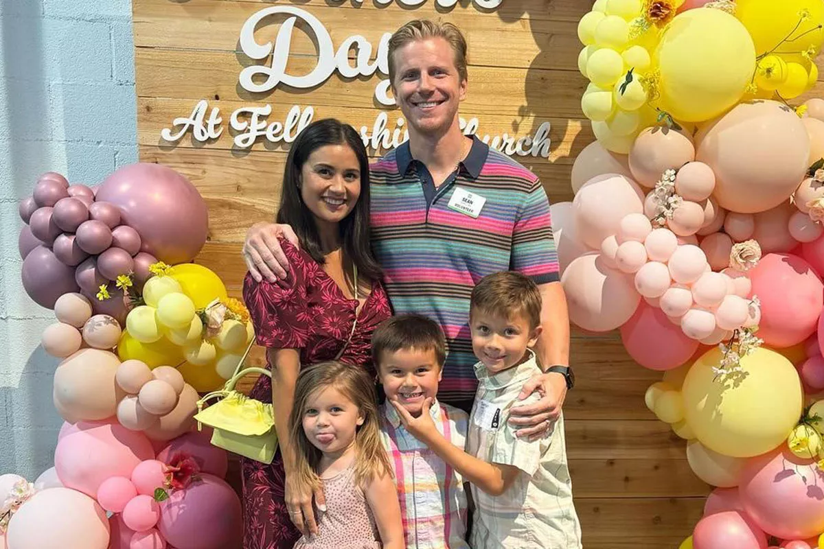 Sean Lowe with his family.