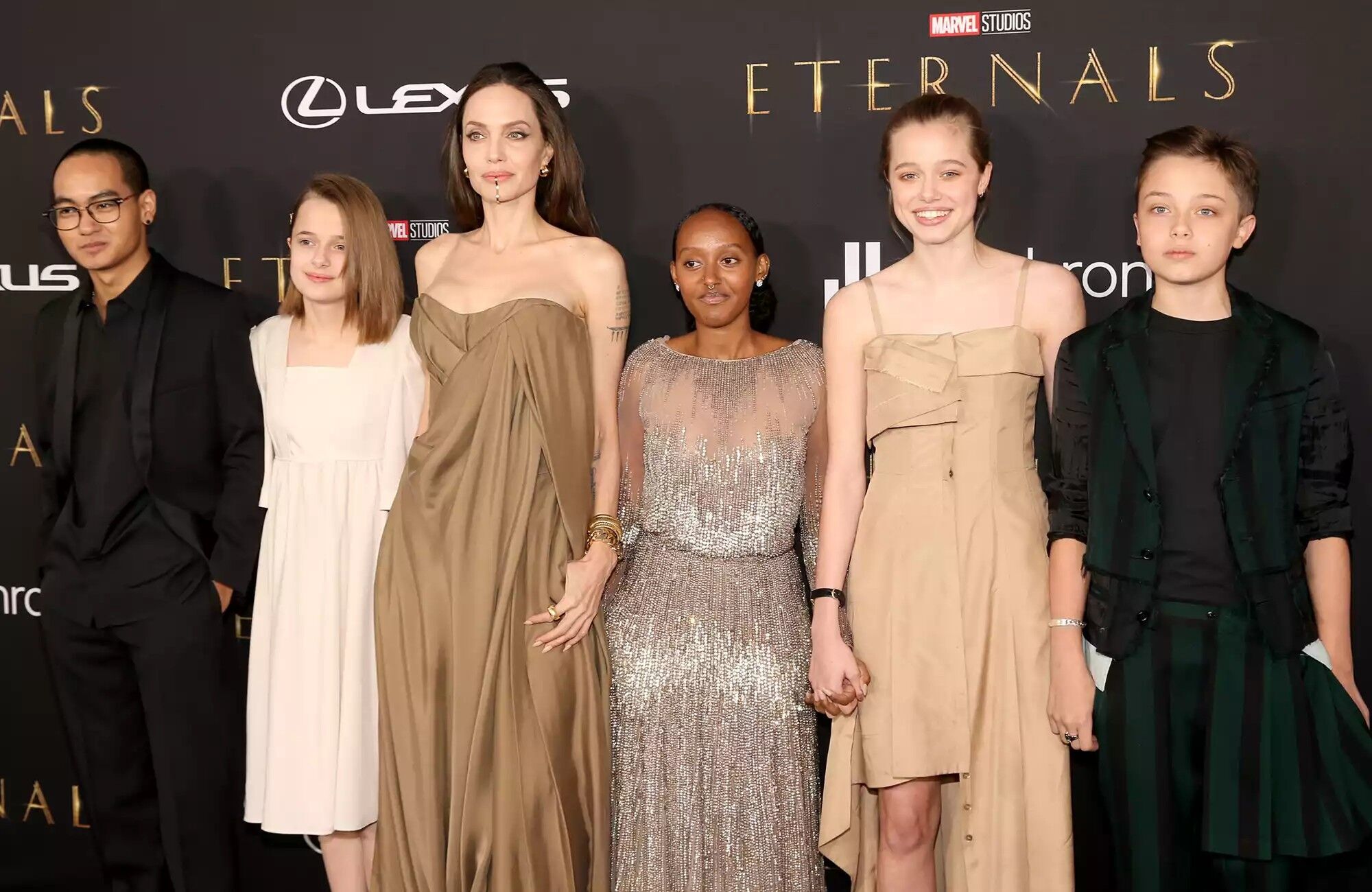 Angelina Jolie and her kids Maddox, Vivienne, Zahara, Shiloh and Knox in 2021