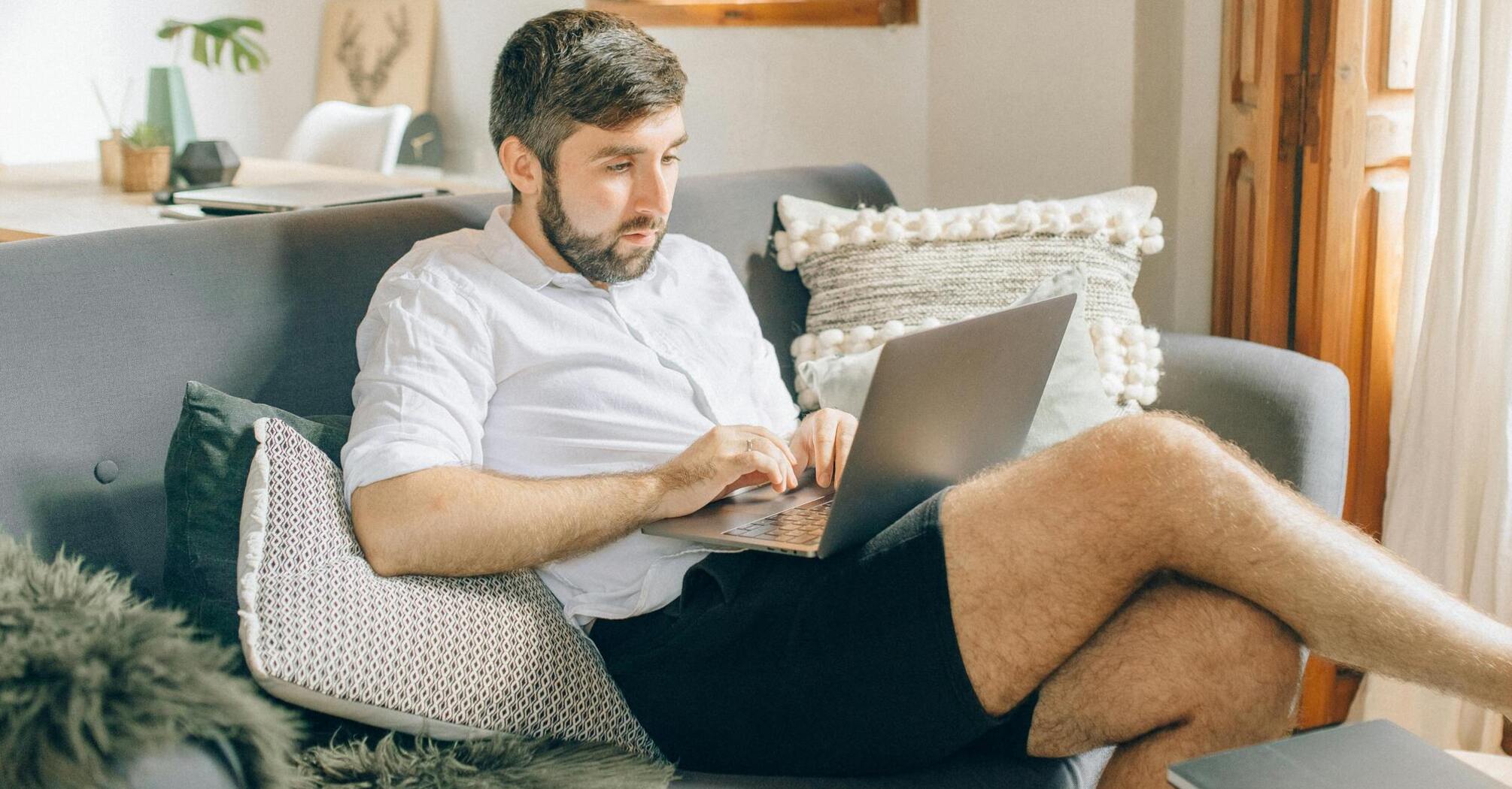 Pros and cons of working at home or in the office