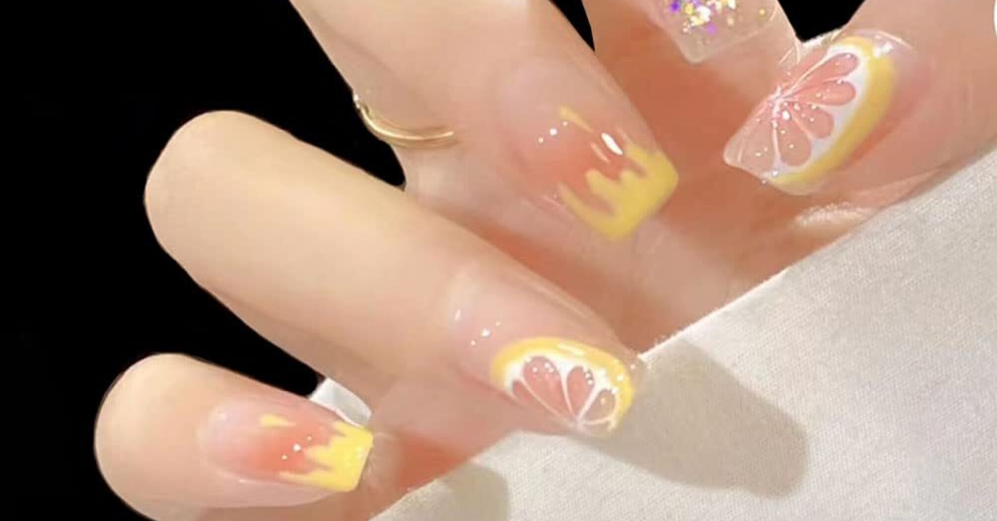 How to create an unforgettable Lemon girl summer nail design