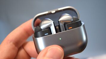 Samsung Galaxy Buds 3 Pro Review: LED Strips and Exceptional Sound