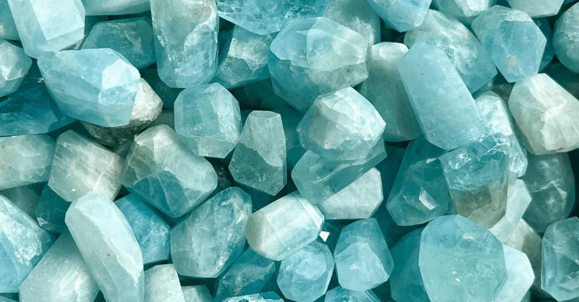 11 Spiritual Meanings of Aquamarine