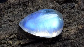 7 Spiritual Meanings of Moonstone