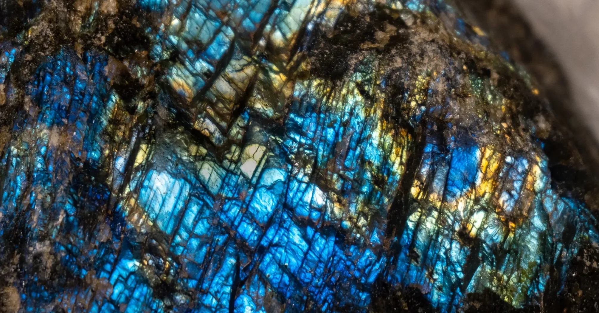 11 Spiritual Meanings of Labradorite