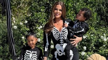 Khloé Kardashian with kids