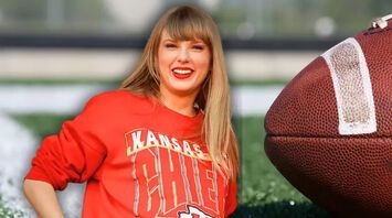 Taylor Swift Incorporates Football Moves During ‘Midnight Rain’ Performance