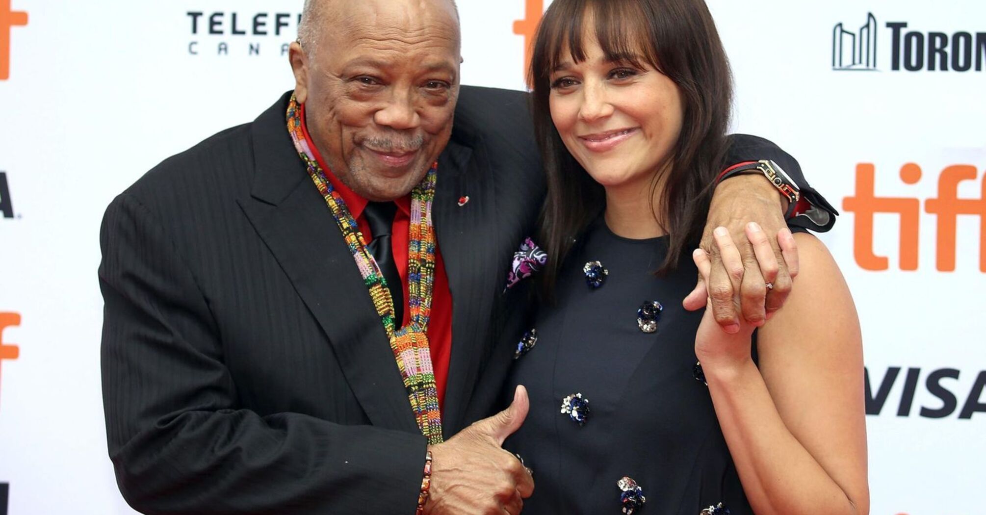 Rashida Jones Pays Tribute to Quincy Jones as She Accepts His Posthumous Honorary Oscar