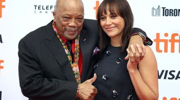Rashida Jones Pays Tribute to Quincy Jones as She Accepts His Posthumous Honorary Oscar