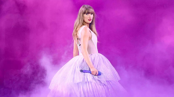 Taylor Swift Navigates Mic Pack Issue Flawlessly During Eras Tour in Indianapolis