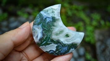 11 Spiritual Meanings of Moss Agate