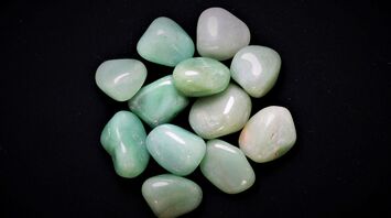 11 Spiritual Meanings of Green Aventurine
