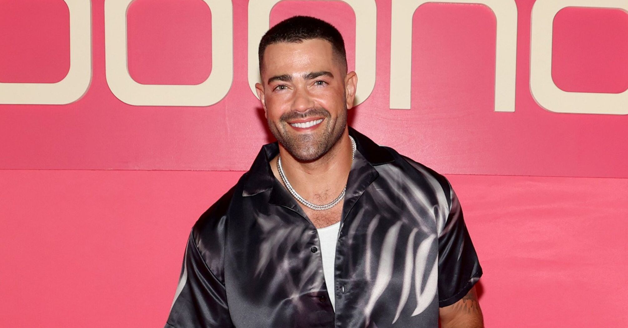 Desperate Housewives Star Jesse Metcalfe Talks Benefits of Dating Outside the Entertainment Industry