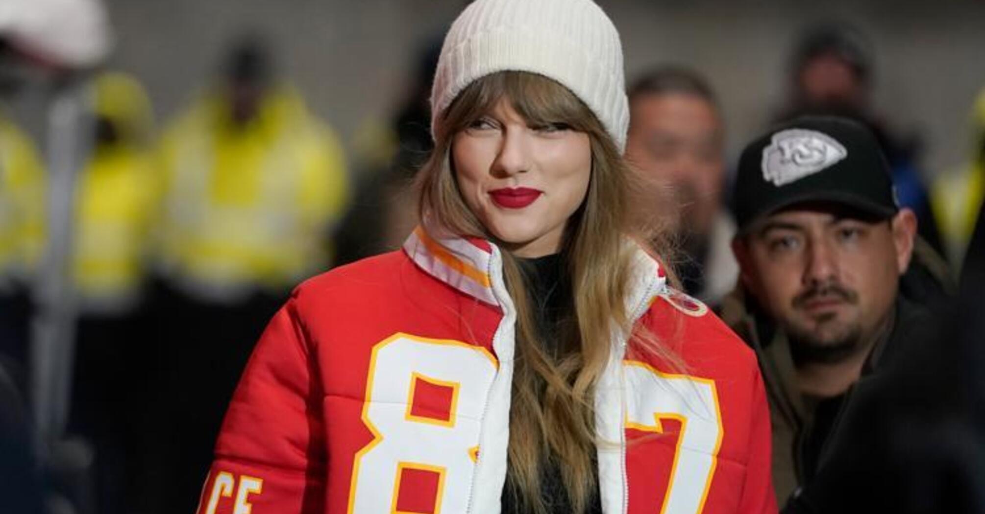 Taylor Swift Greets Young Chiefs Fans from Private Box After Black Friday Game