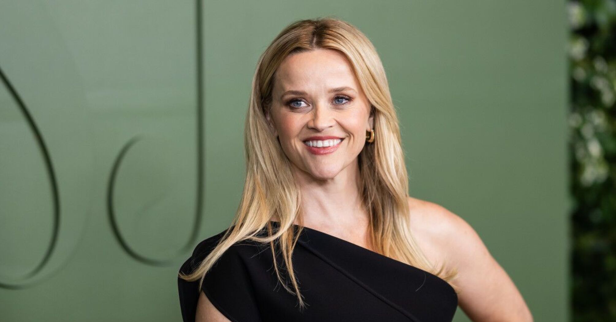 Reese Witherspoon Shows Off Classy Crewneck Sweater: A Fall Essential