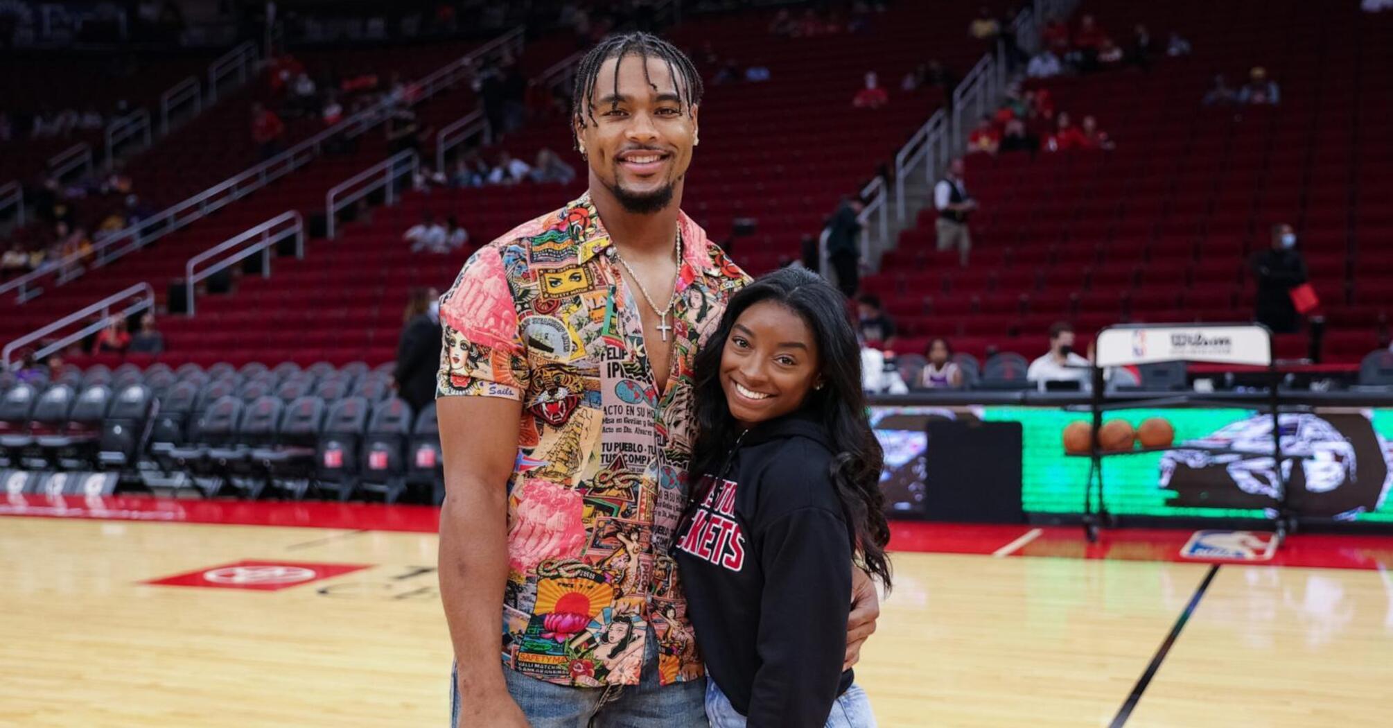 Simone Biles and Jonathan Owens Receive Personalized Jerseys at a Chicago Bulls Game