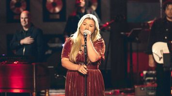Kelly Clarkson Says She Has Year-Round Christmas Room