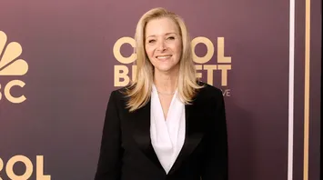 Lisa Kudrow Reveals Friends Cast Only Dined Together Once After Show's End