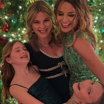 Savannah Guntrie and Jenna Bush Hager with their daughters at the White House