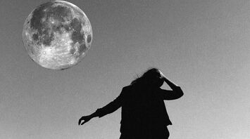 Understanding the Significance of a Stretched Menstrual Cycle on Full Moons